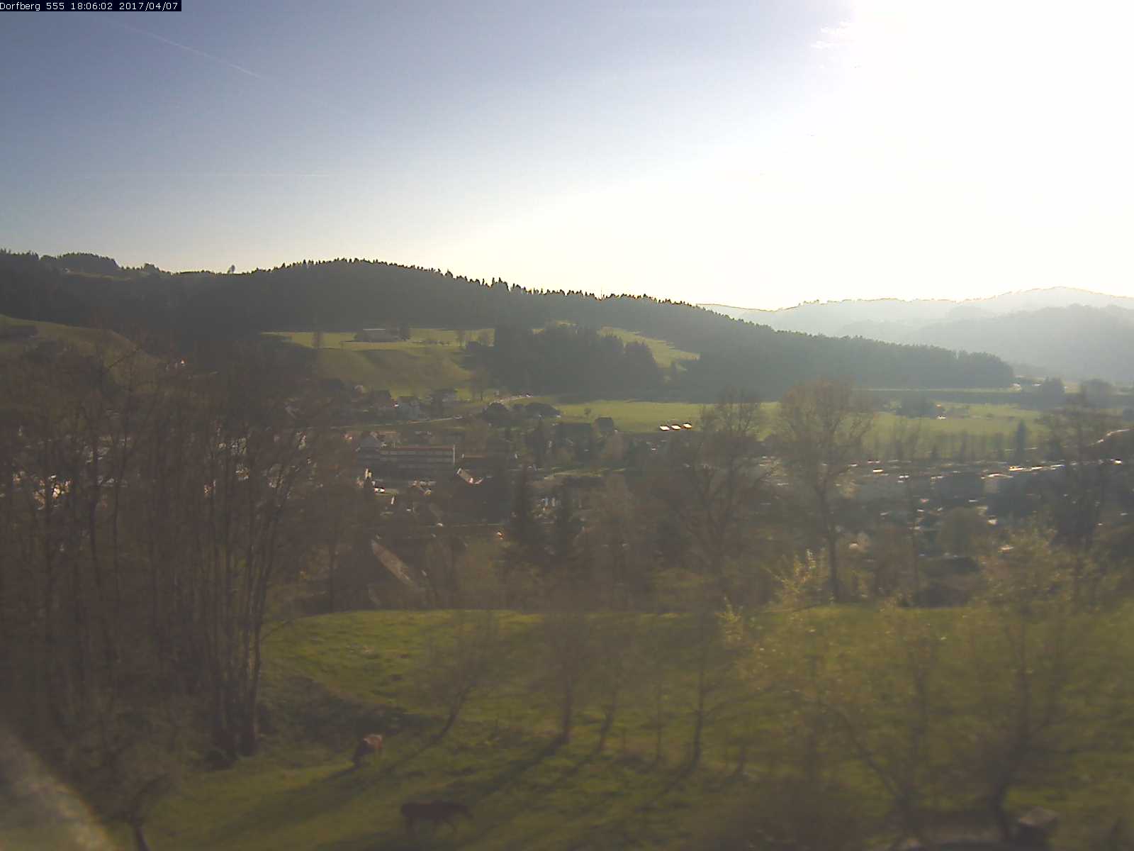 Webcam-Bild: Aussicht vom Dorfberg in Langnau 20170407-180601