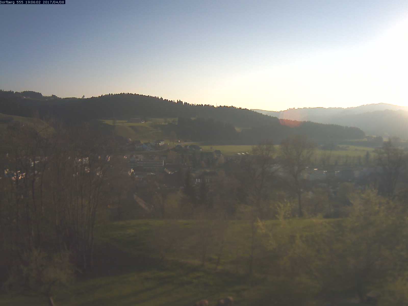 Webcam-Bild: Aussicht vom Dorfberg in Langnau 20170408-190601