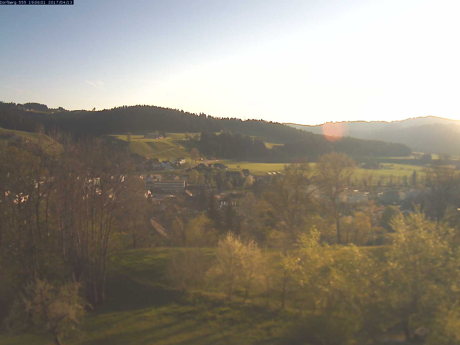 Webcam-Bild: Aussicht vom Dorfberg in Langnau 20170413-190601