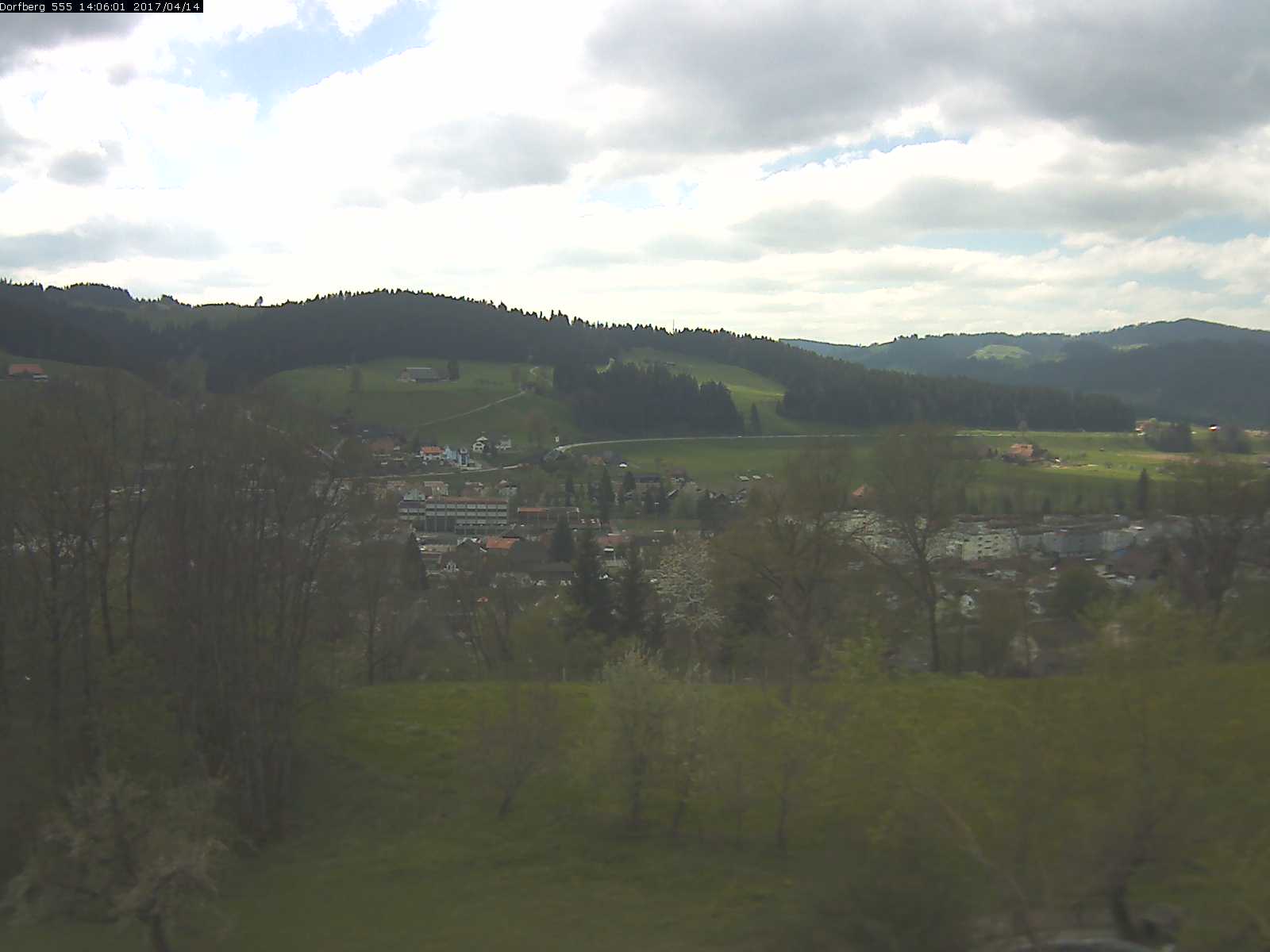 Webcam-Bild: Aussicht vom Dorfberg in Langnau 20170414-140601