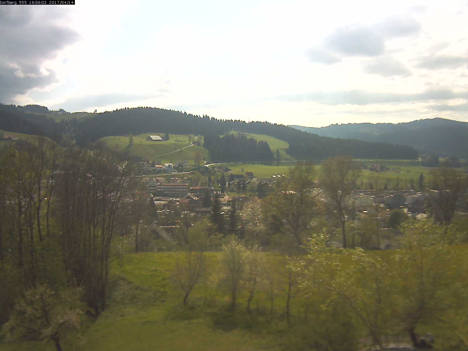 Webcam-Bild: Aussicht vom Dorfberg in Langnau 20170414-160601