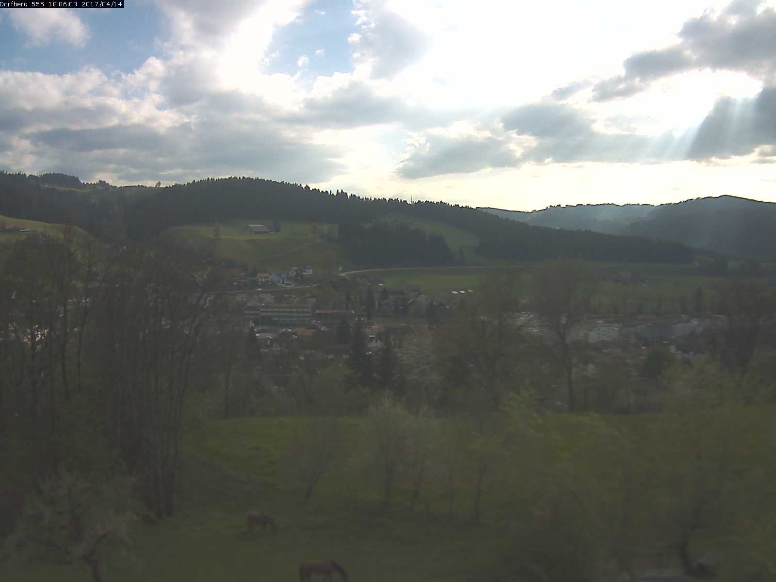 Webcam-Bild: Aussicht vom Dorfberg in Langnau 20170414-180601