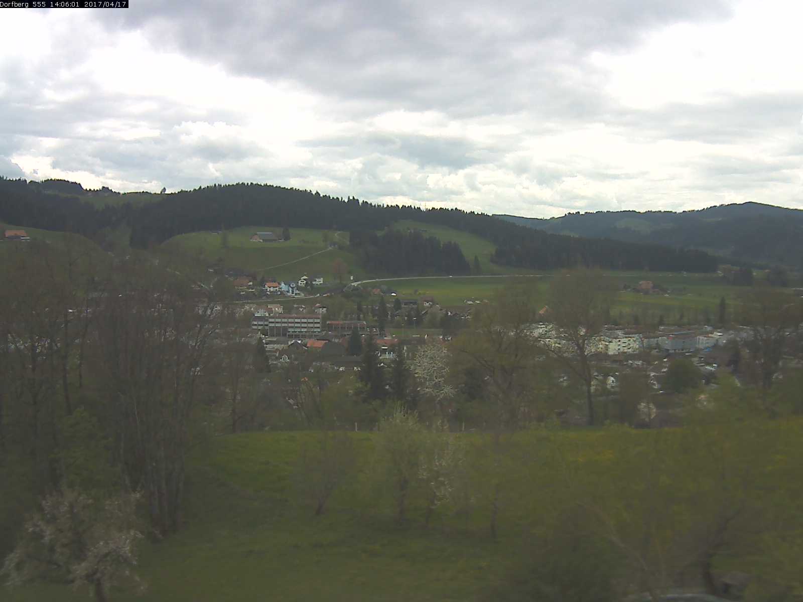 Webcam-Bild: Aussicht vom Dorfberg in Langnau 20170417-140601
