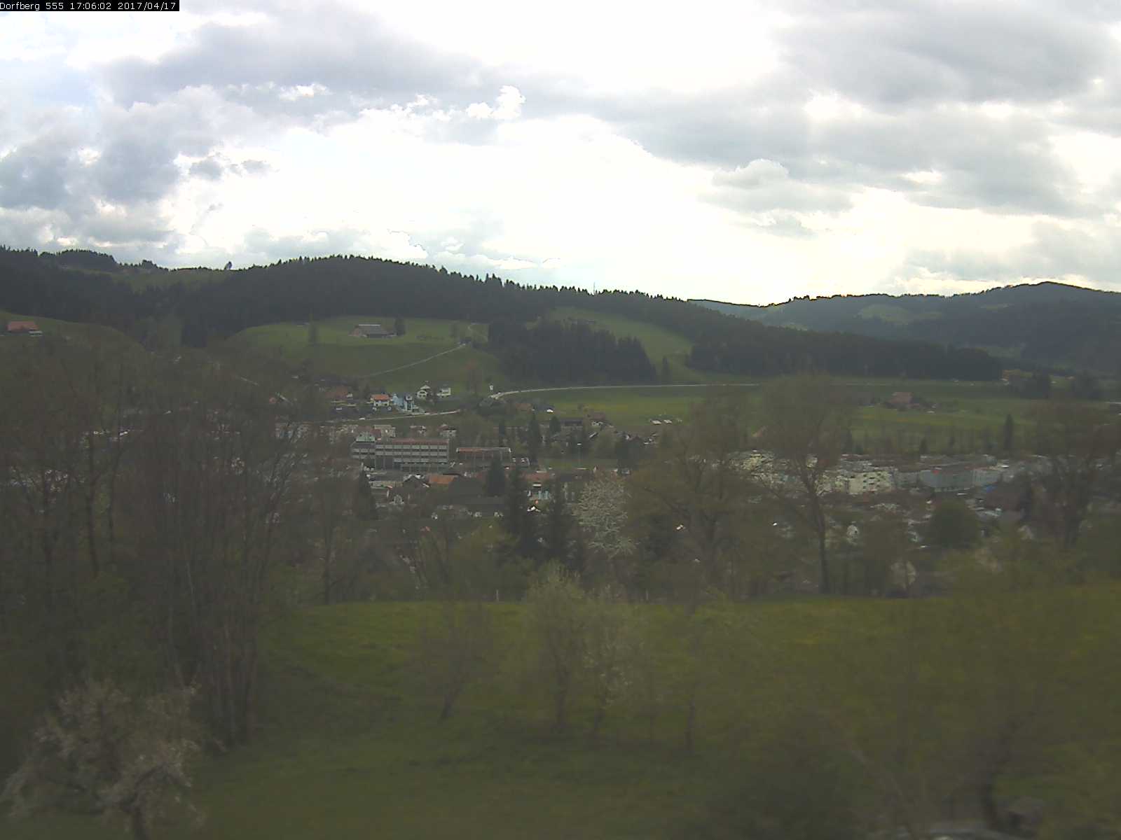Webcam-Bild: Aussicht vom Dorfberg in Langnau 20170417-170601