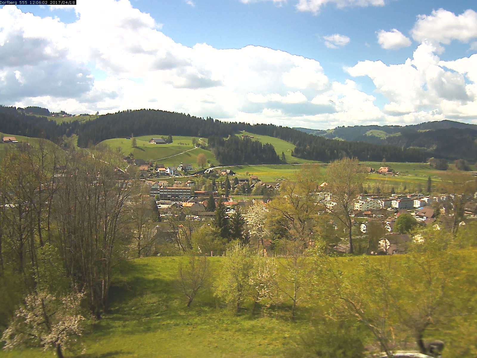 Webcam-Bild: Aussicht vom Dorfberg in Langnau 20170418-120601