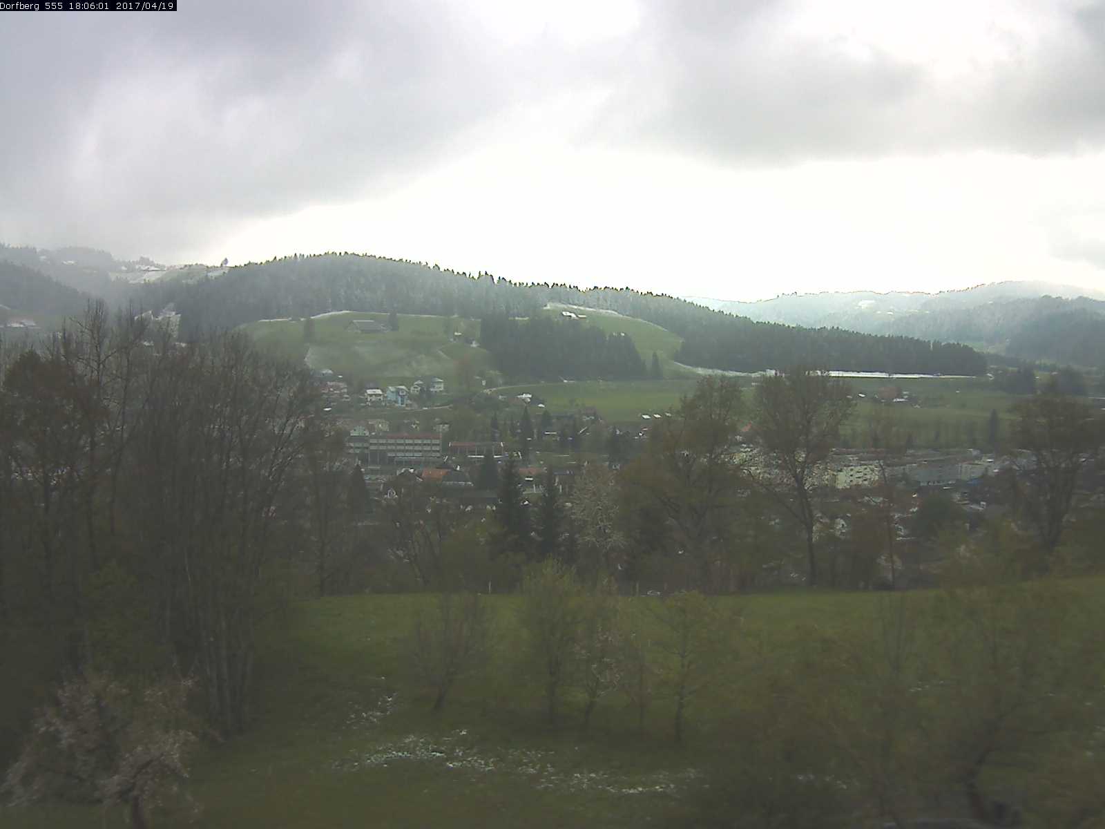 Webcam-Bild: Aussicht vom Dorfberg in Langnau 20170419-180601