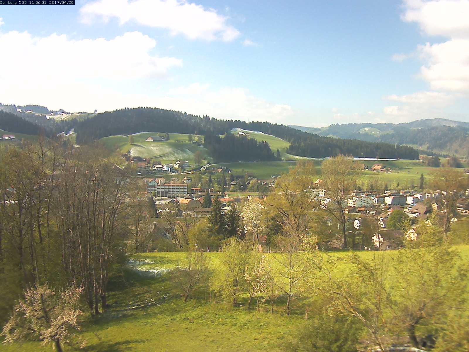 Webcam-Bild: Aussicht vom Dorfberg in Langnau 20170420-110601