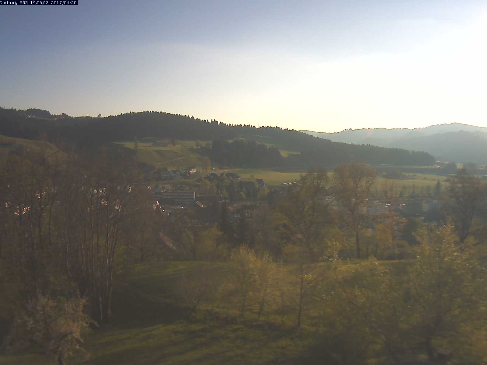 Webcam-Bild: Aussicht vom Dorfberg in Langnau 20170420-190601
