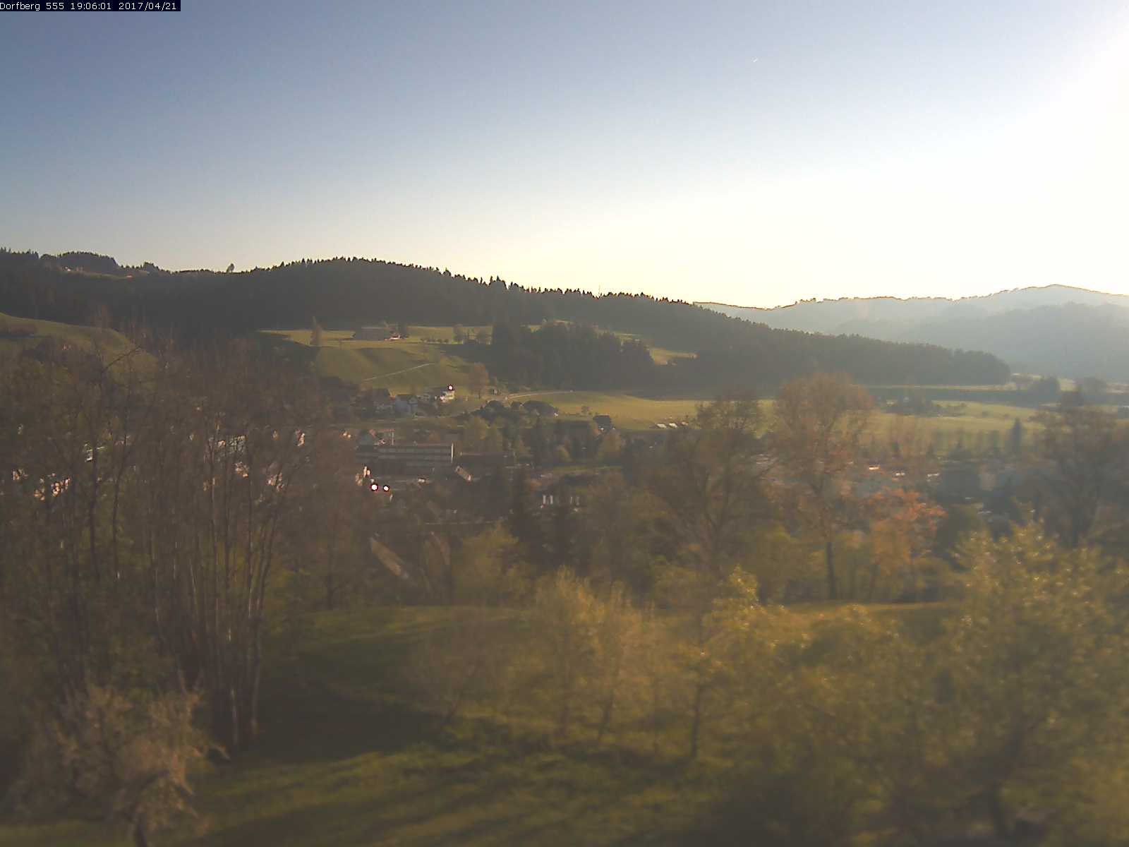Webcam-Bild: Aussicht vom Dorfberg in Langnau 20170421-190601