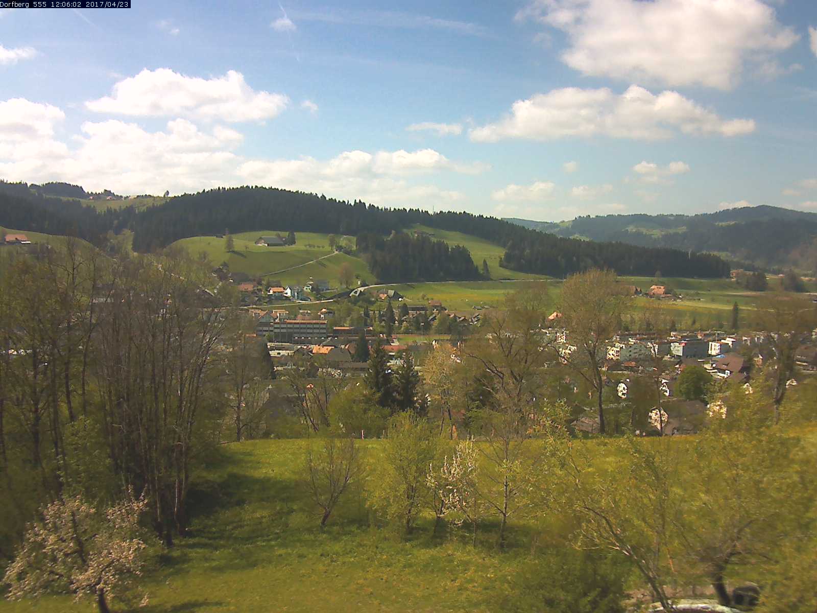 Webcam-Bild: Aussicht vom Dorfberg in Langnau 20170423-120601