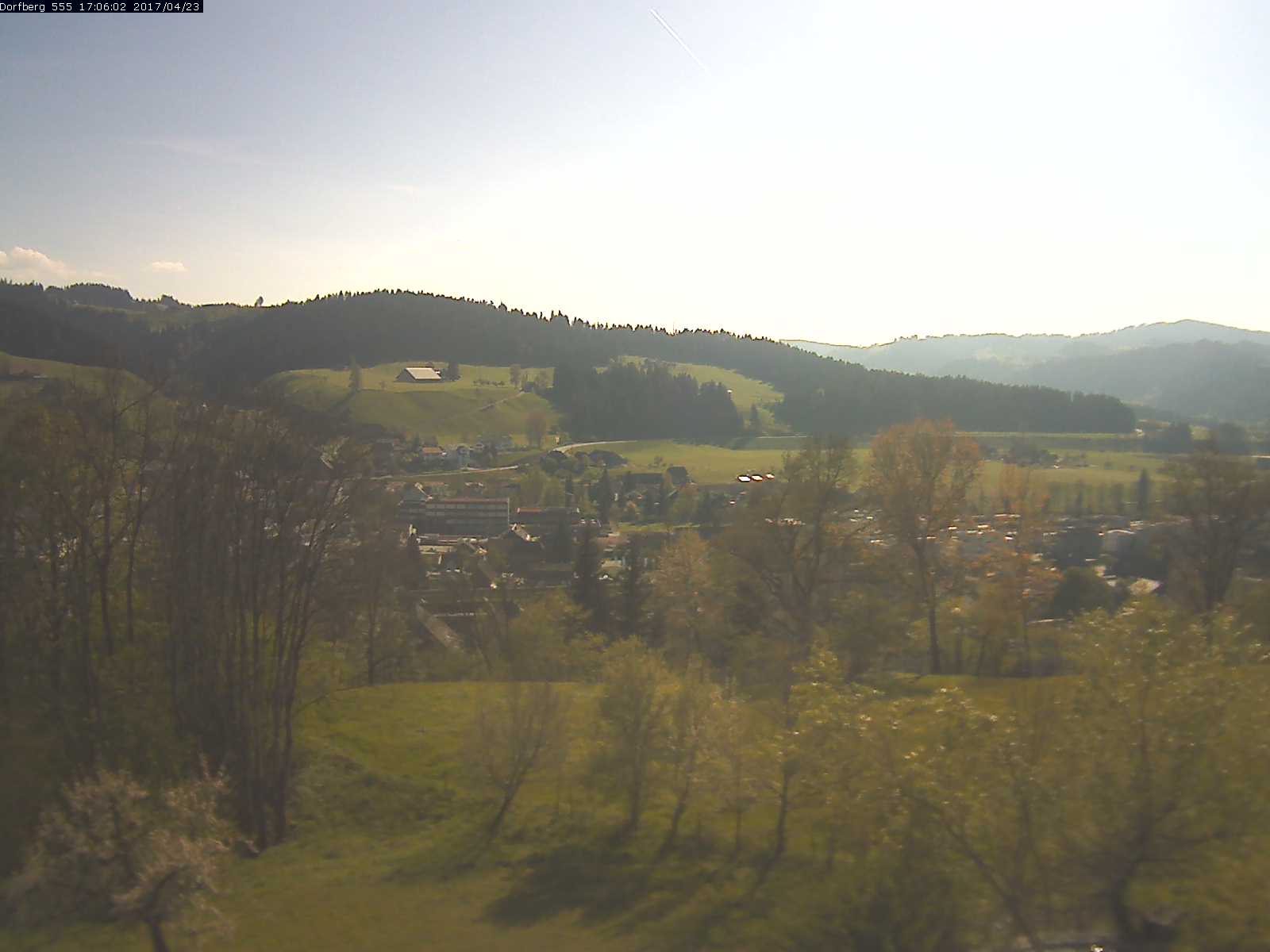 Webcam-Bild: Aussicht vom Dorfberg in Langnau 20170423-170601