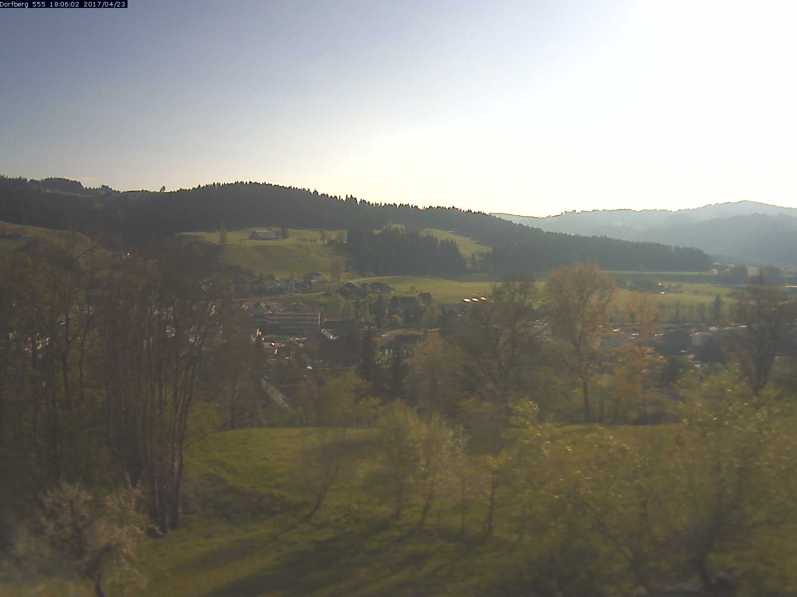 Webcam-Bild: Aussicht vom Dorfberg in Langnau 20170423-180601