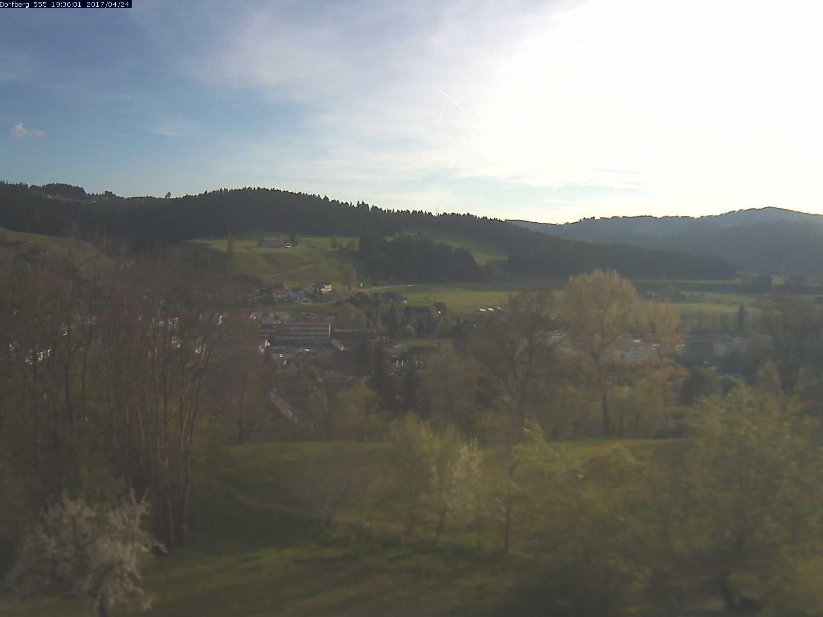 Webcam-Bild: Aussicht vom Dorfberg in Langnau 20170424-190601