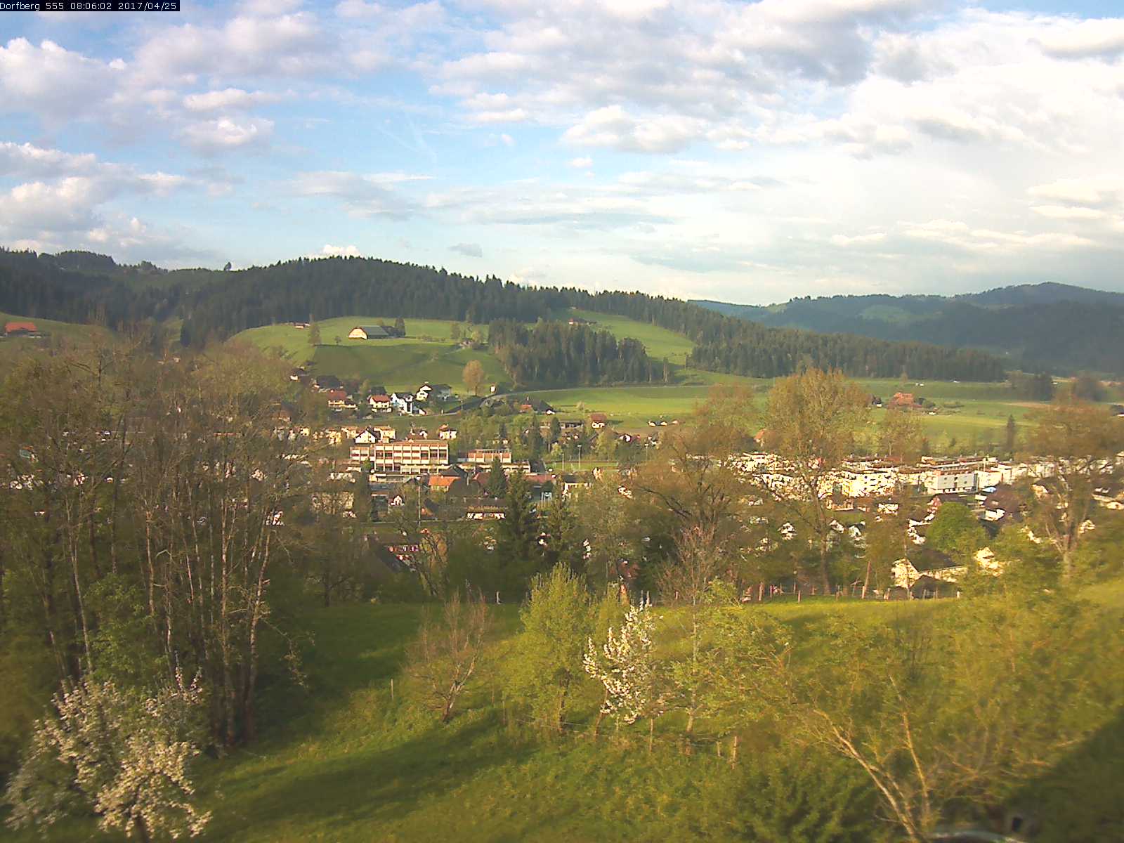 Webcam-Bild: Aussicht vom Dorfberg in Langnau 20170425-080601