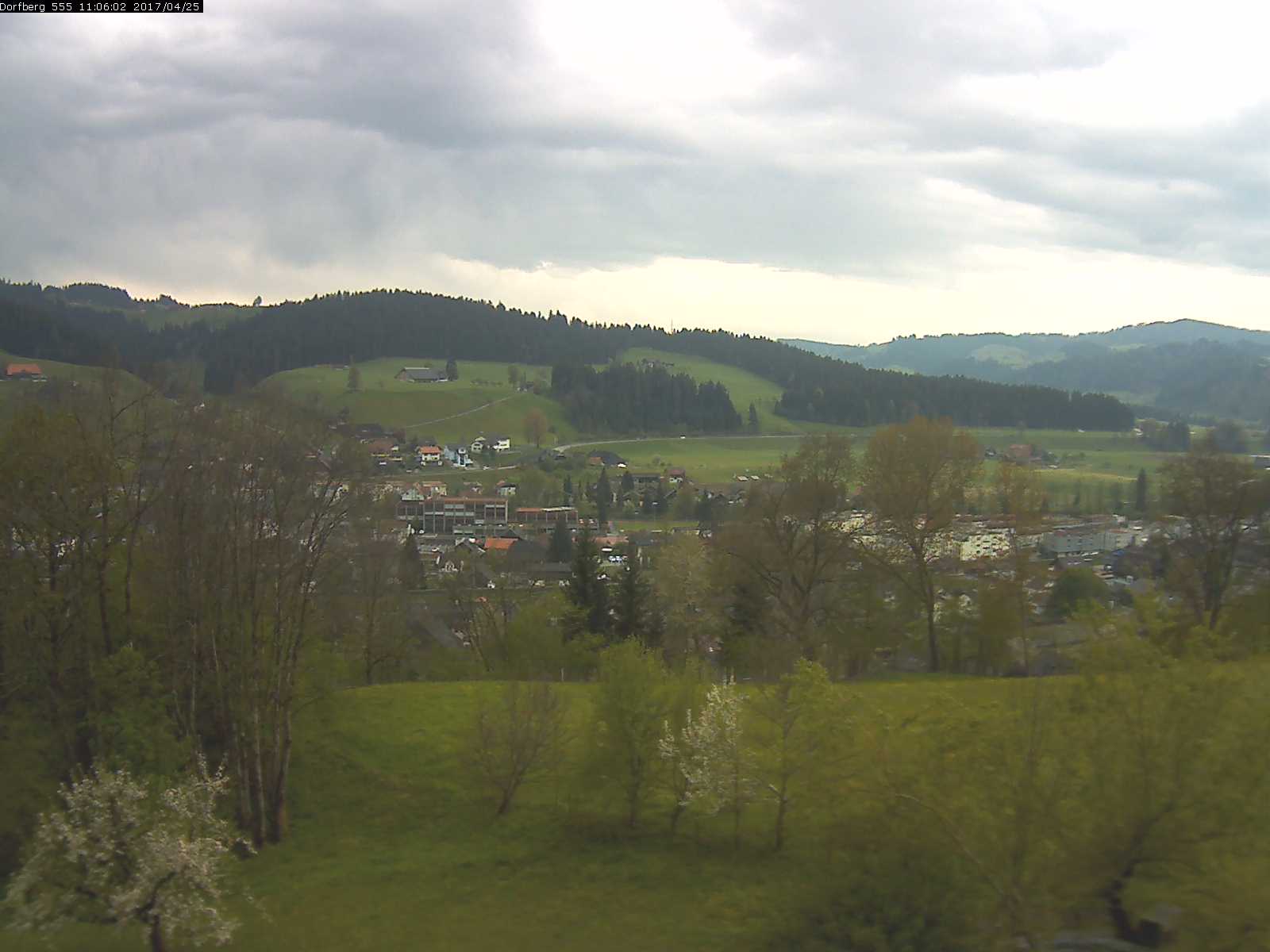 Webcam-Bild: Aussicht vom Dorfberg in Langnau 20170425-110601