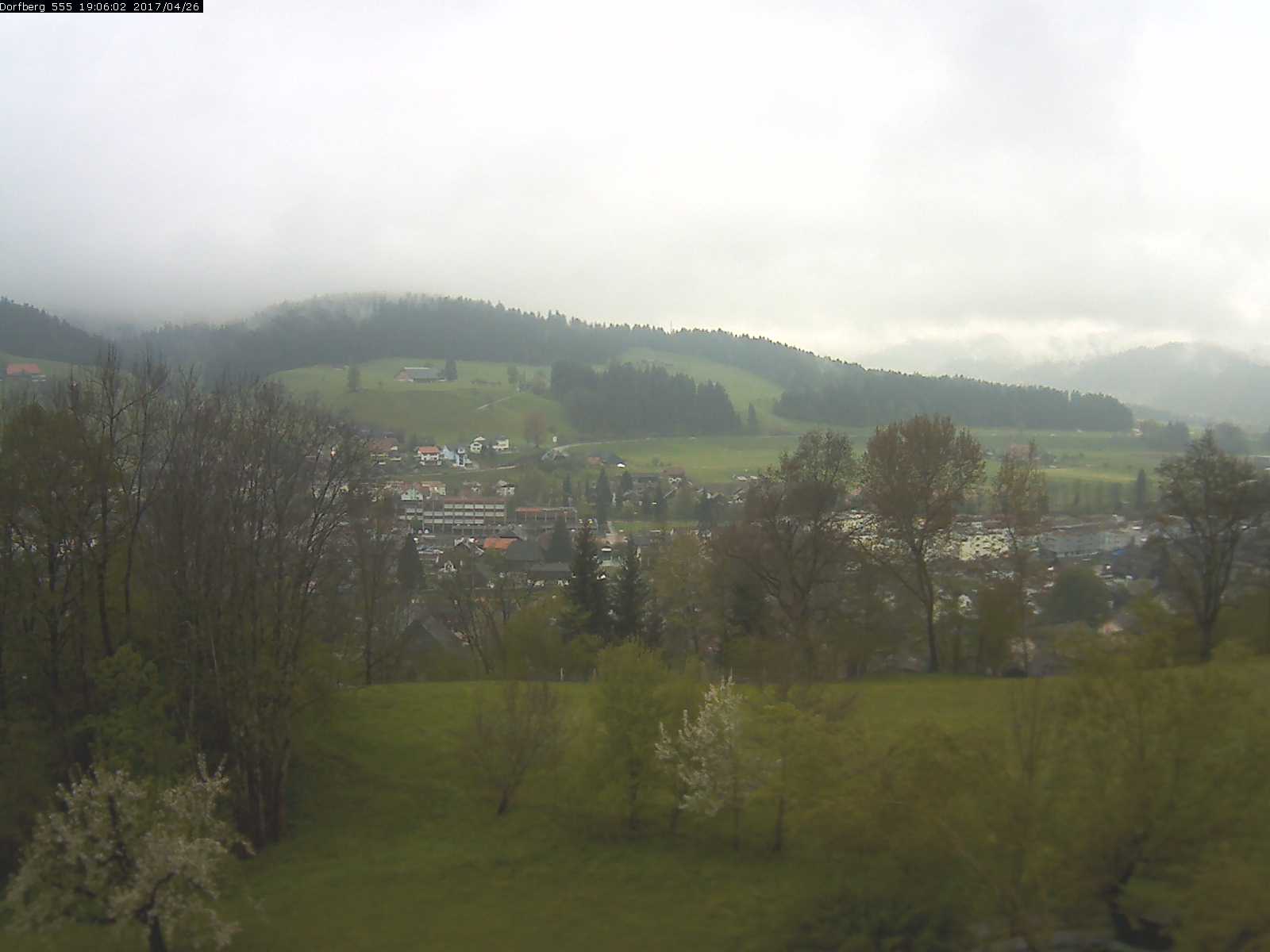 Webcam-Bild: Aussicht vom Dorfberg in Langnau 20170426-190601