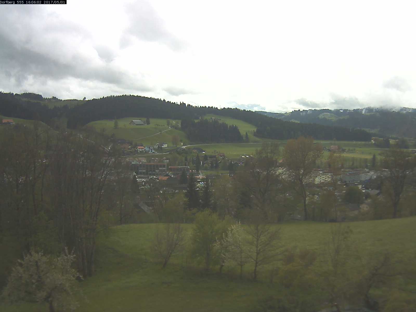 Webcam-Bild: Aussicht vom Dorfberg in Langnau 20170501-160601