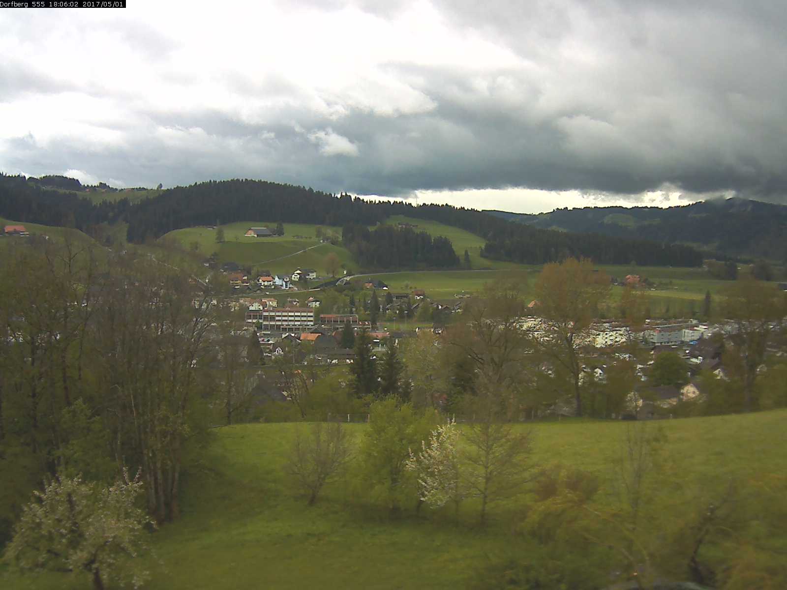 Webcam-Bild: Aussicht vom Dorfberg in Langnau 20170501-180601