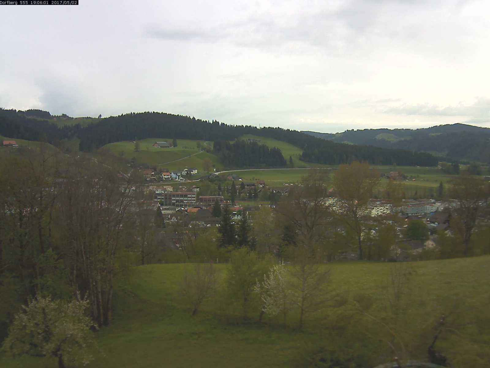 Webcam-Bild: Aussicht vom Dorfberg in Langnau 20170502-190601