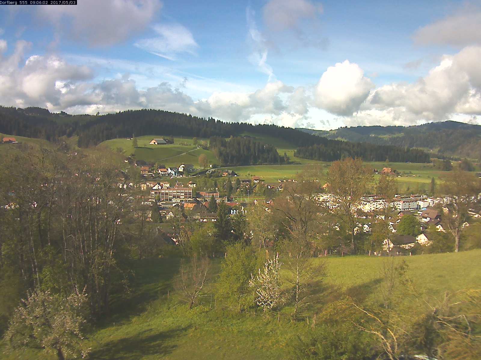 Webcam-Bild: Aussicht vom Dorfberg in Langnau 20170503-090601