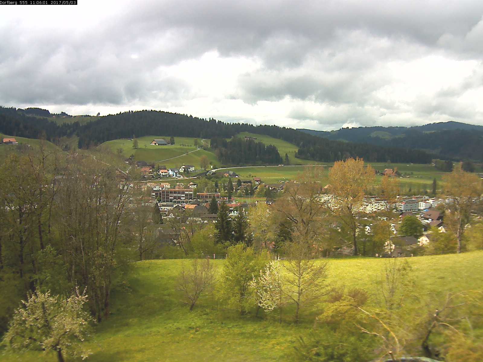Webcam-Bild: Aussicht vom Dorfberg in Langnau 20170503-110601