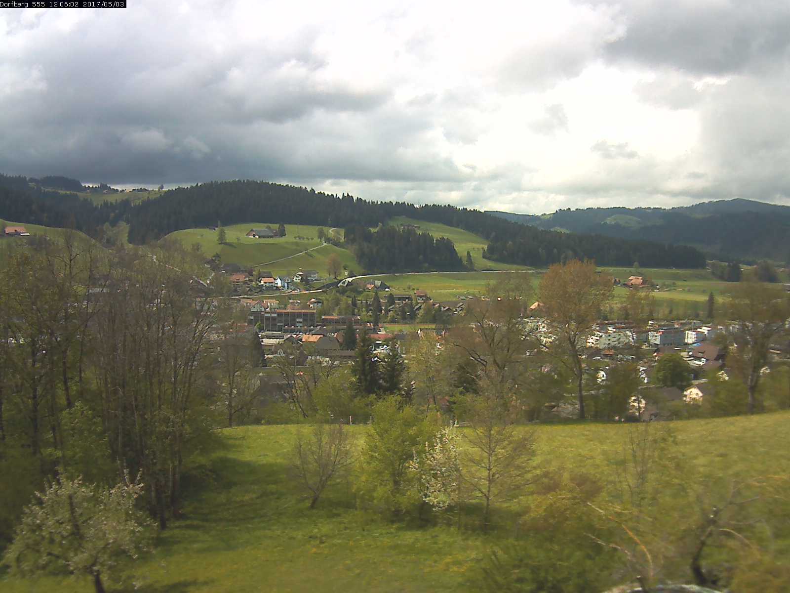Webcam-Bild: Aussicht vom Dorfberg in Langnau 20170503-120601