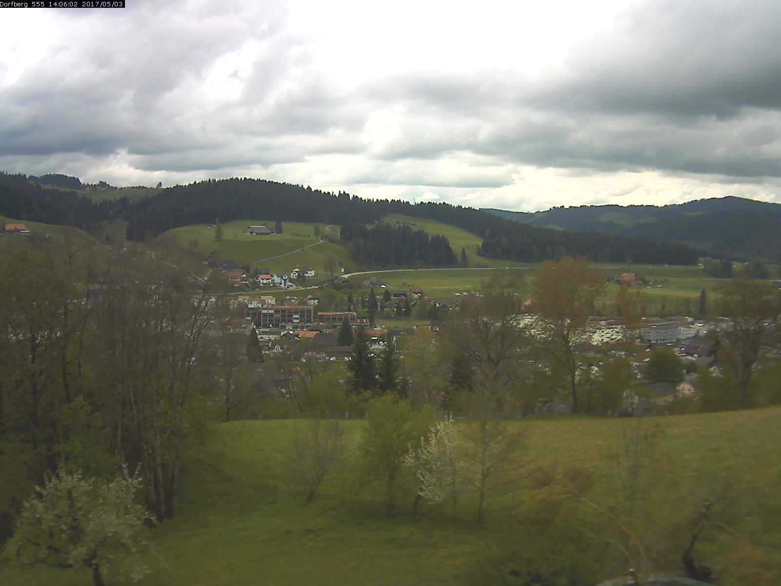 Webcam-Bild: Aussicht vom Dorfberg in Langnau 20170503-140601