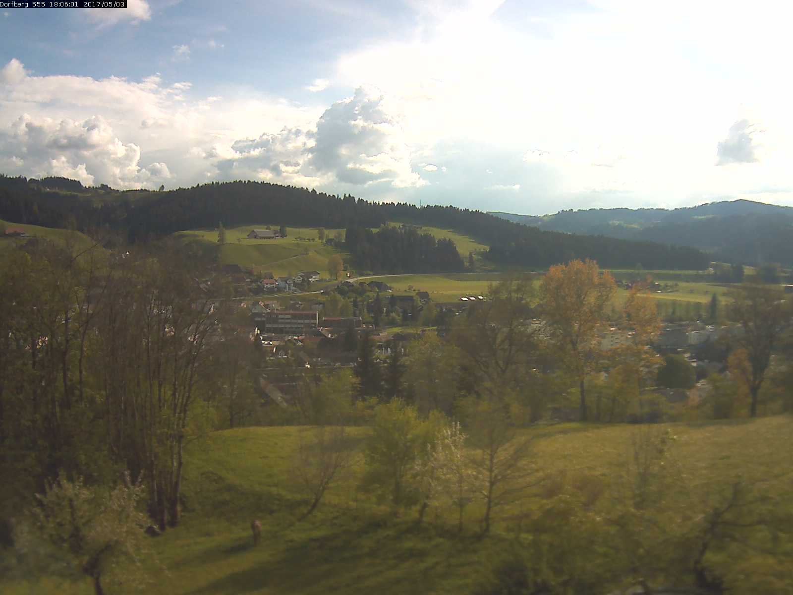 Webcam-Bild: Aussicht vom Dorfberg in Langnau 20170503-180601