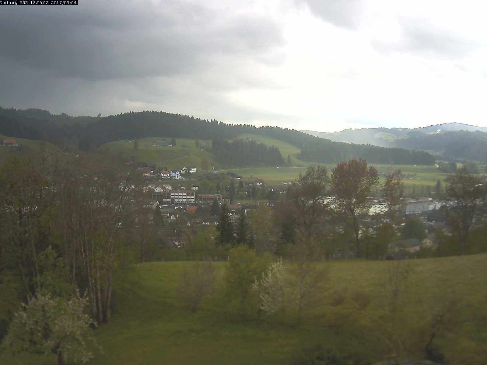 Webcam-Bild: Aussicht vom Dorfberg in Langnau 20170504-180601