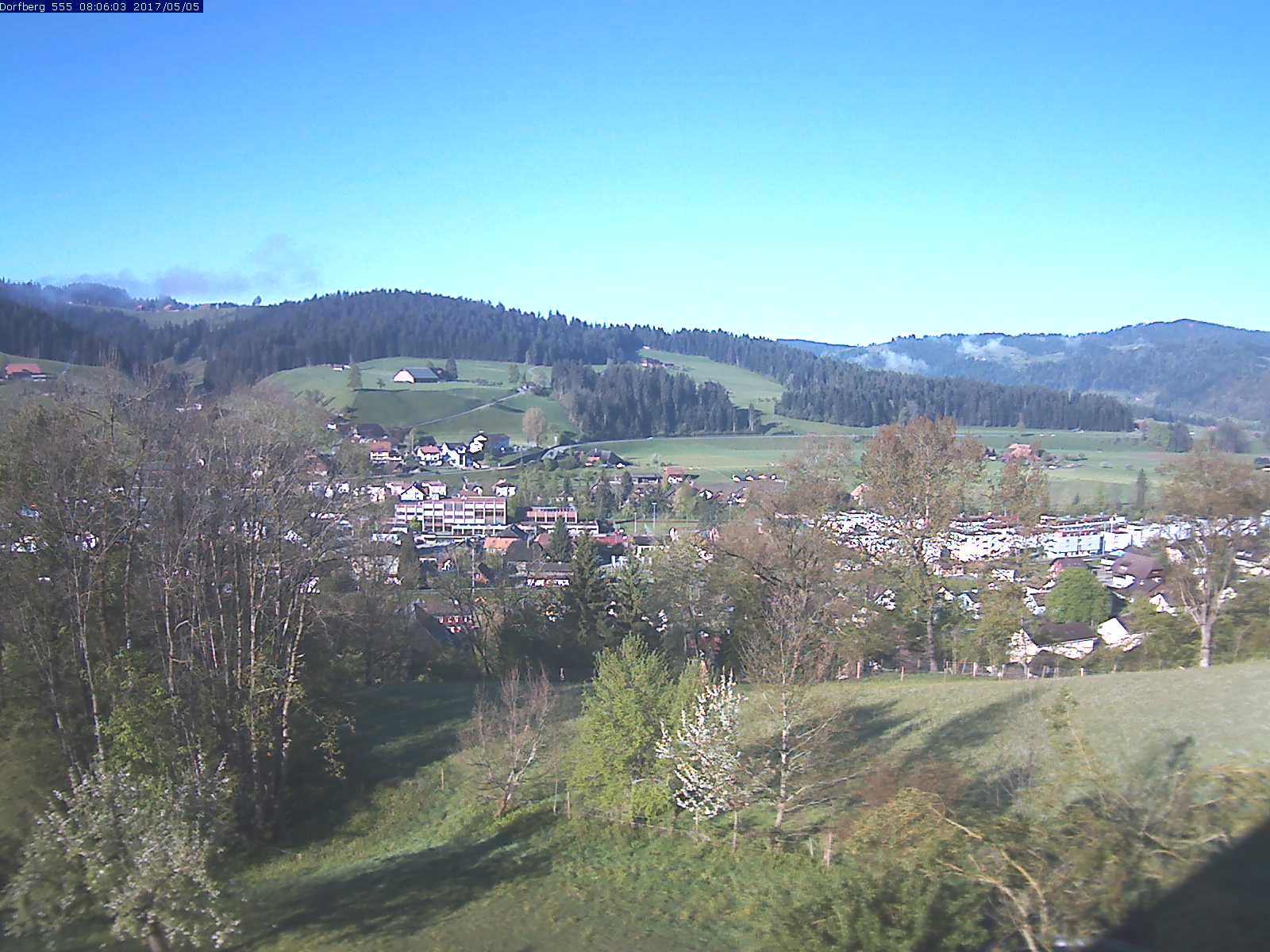 Webcam-Bild: Aussicht vom Dorfberg in Langnau 20170505-080601