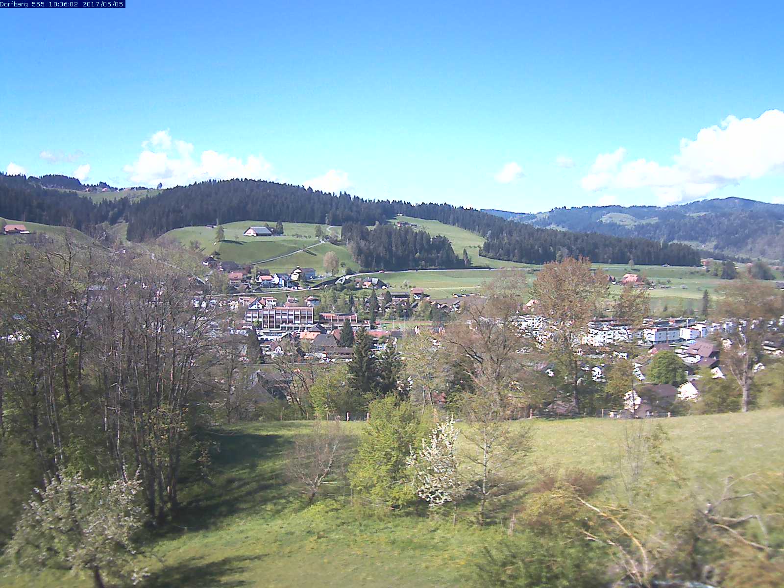 Webcam-Bild: Aussicht vom Dorfberg in Langnau 20170505-100601