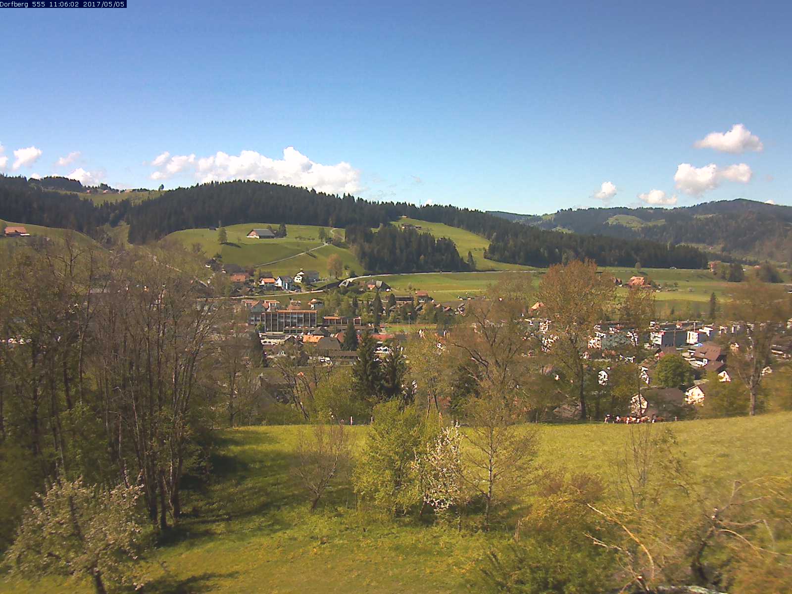 Webcam-Bild: Aussicht vom Dorfberg in Langnau 20170505-110601