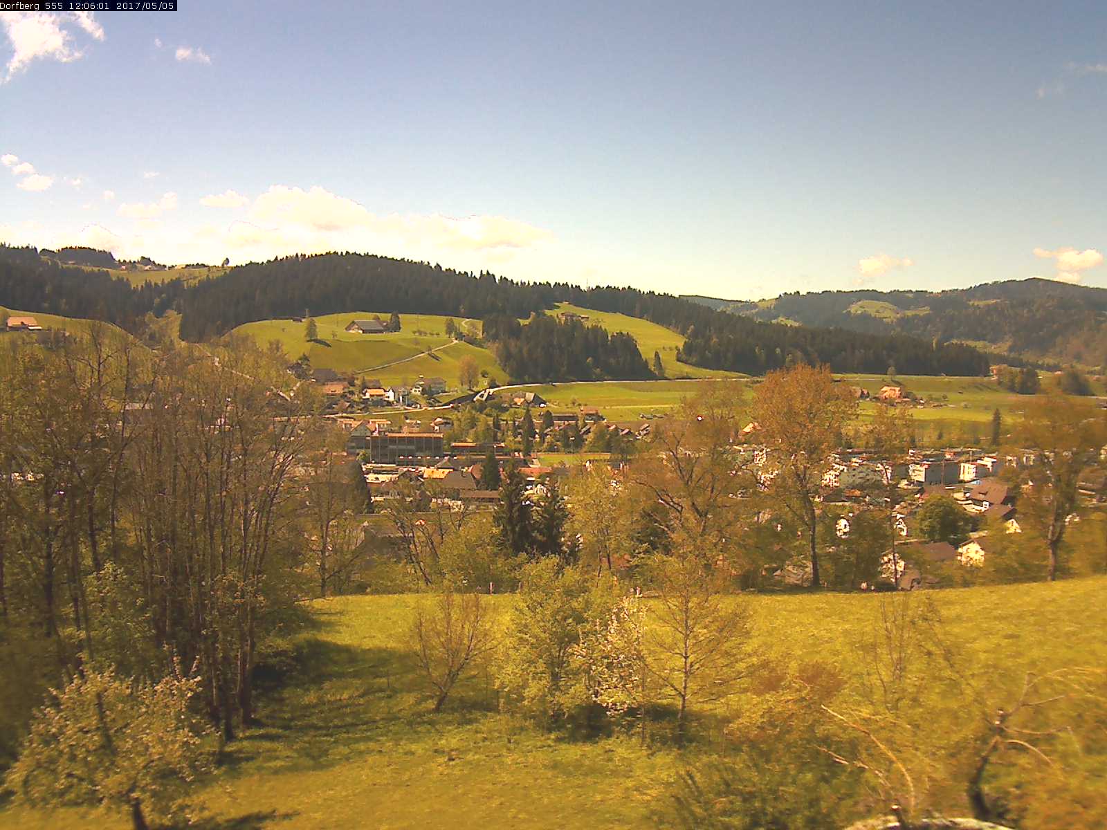 Webcam-Bild: Aussicht vom Dorfberg in Langnau 20170505-120601