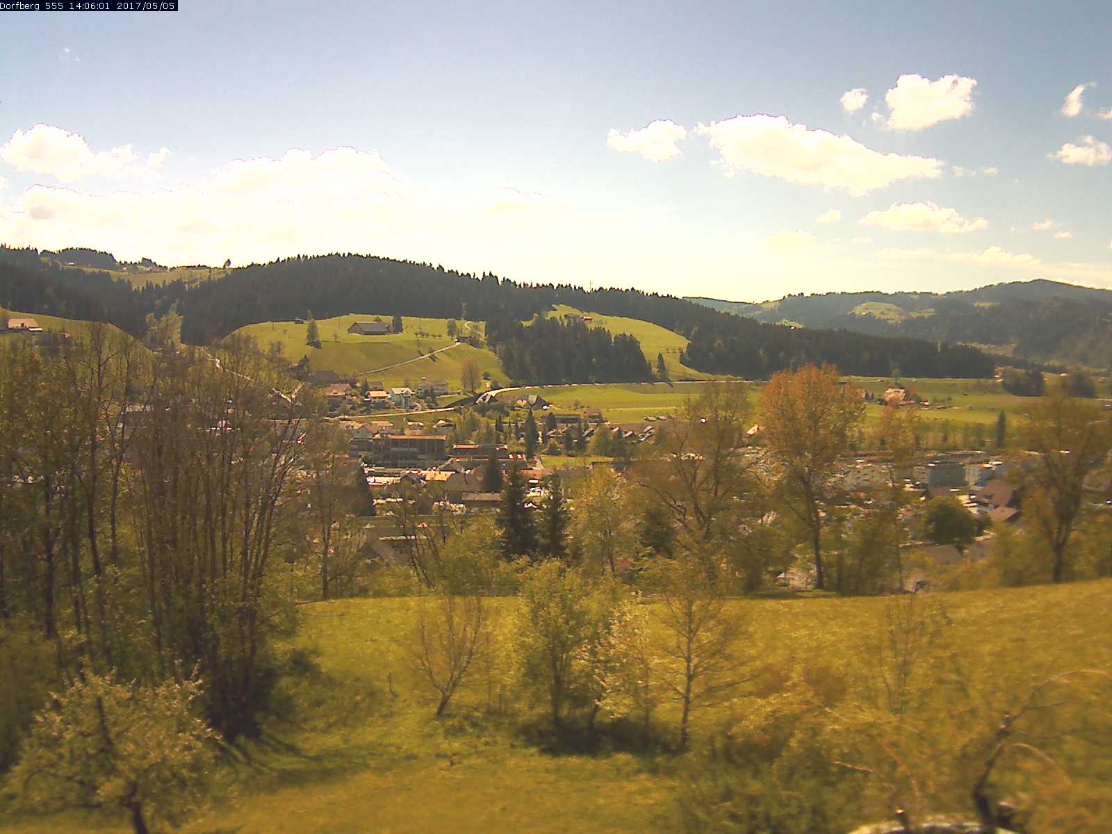 Webcam-Bild: Aussicht vom Dorfberg in Langnau 20170505-140601