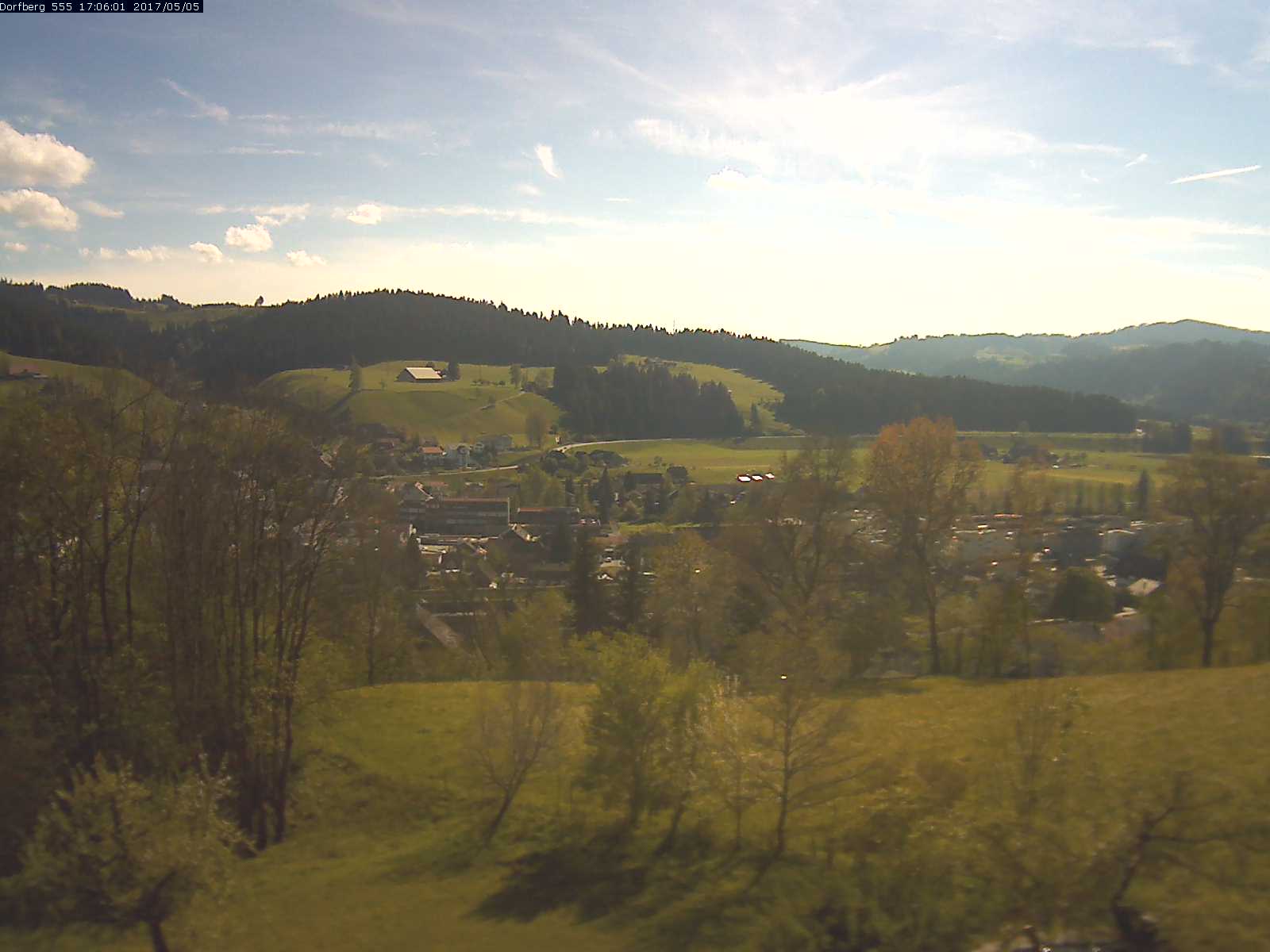Webcam-Bild: Aussicht vom Dorfberg in Langnau 20170505-170601