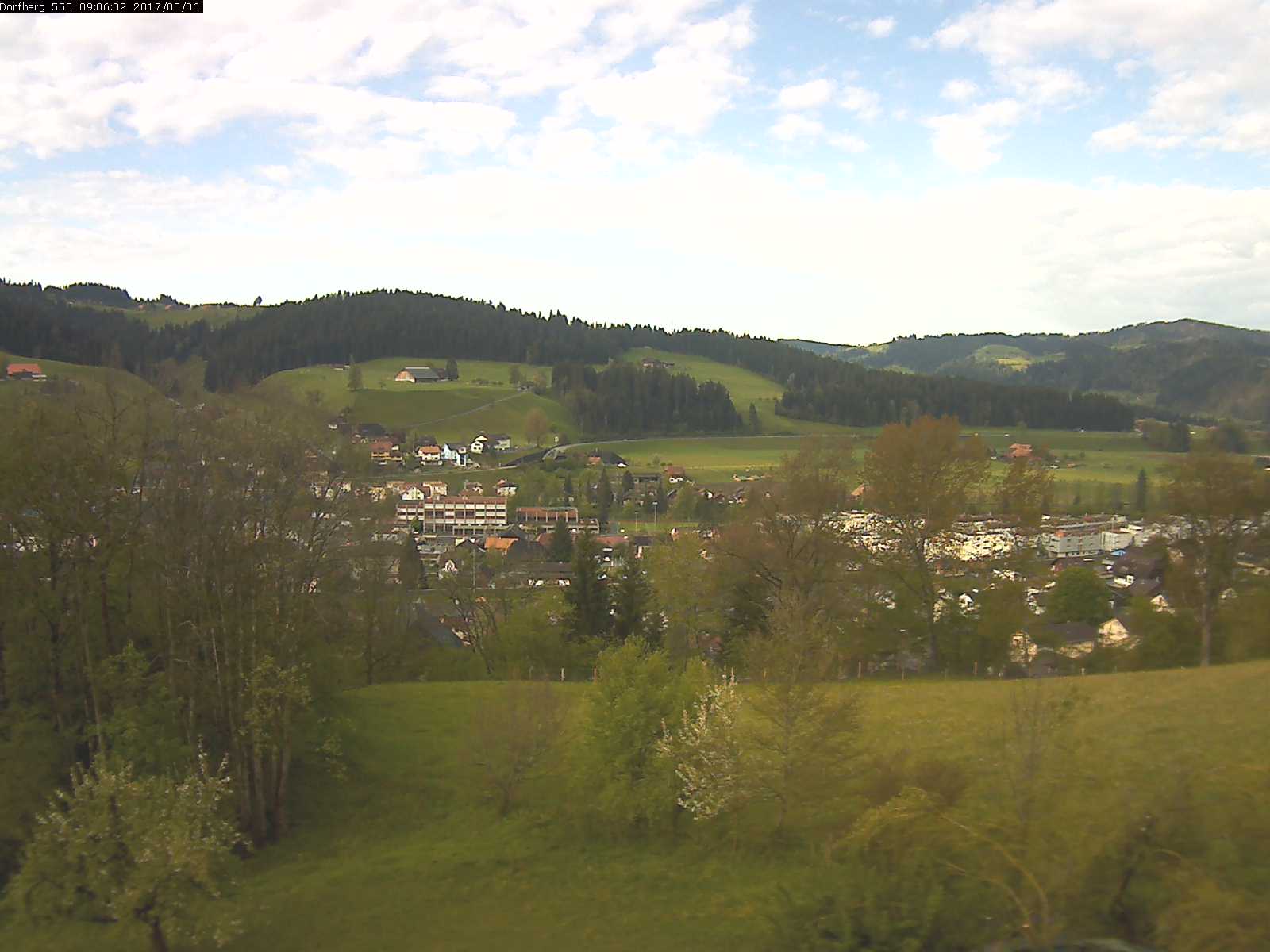 Webcam-Bild: Aussicht vom Dorfberg in Langnau 20170506-090601