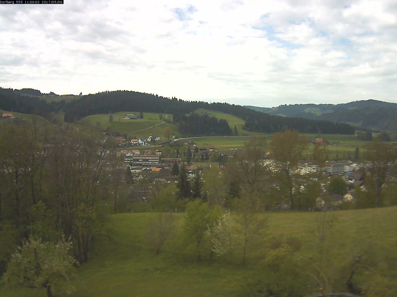 Webcam-Bild: Aussicht vom Dorfberg in Langnau 20170506-110601