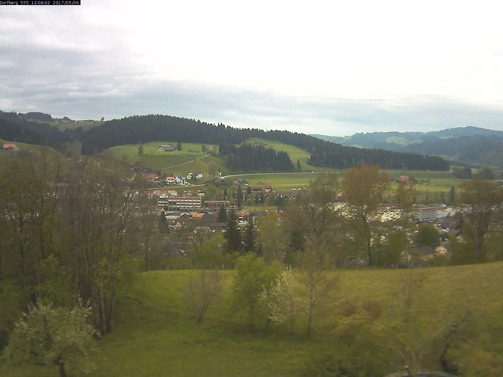 Webcam-Bild: Aussicht vom Dorfberg in Langnau 20170506-120601