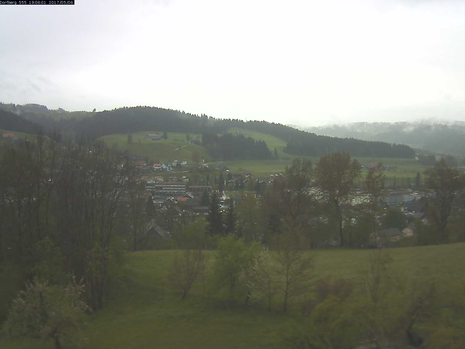 Webcam-Bild: Aussicht vom Dorfberg in Langnau 20170506-190601