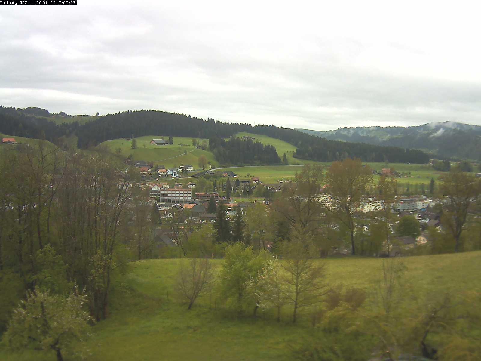 Webcam-Bild: Aussicht vom Dorfberg in Langnau 20170507-110601