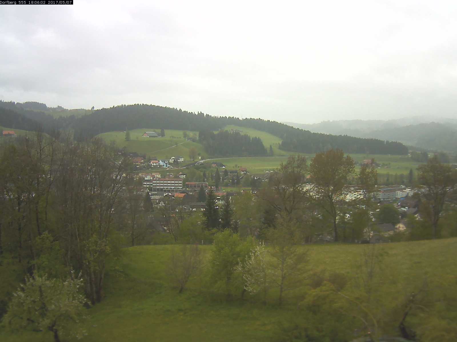 Webcam-Bild: Aussicht vom Dorfberg in Langnau 20170507-180601