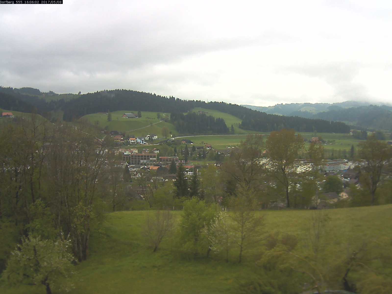 Webcam-Bild: Aussicht vom Dorfberg in Langnau 20170508-160601