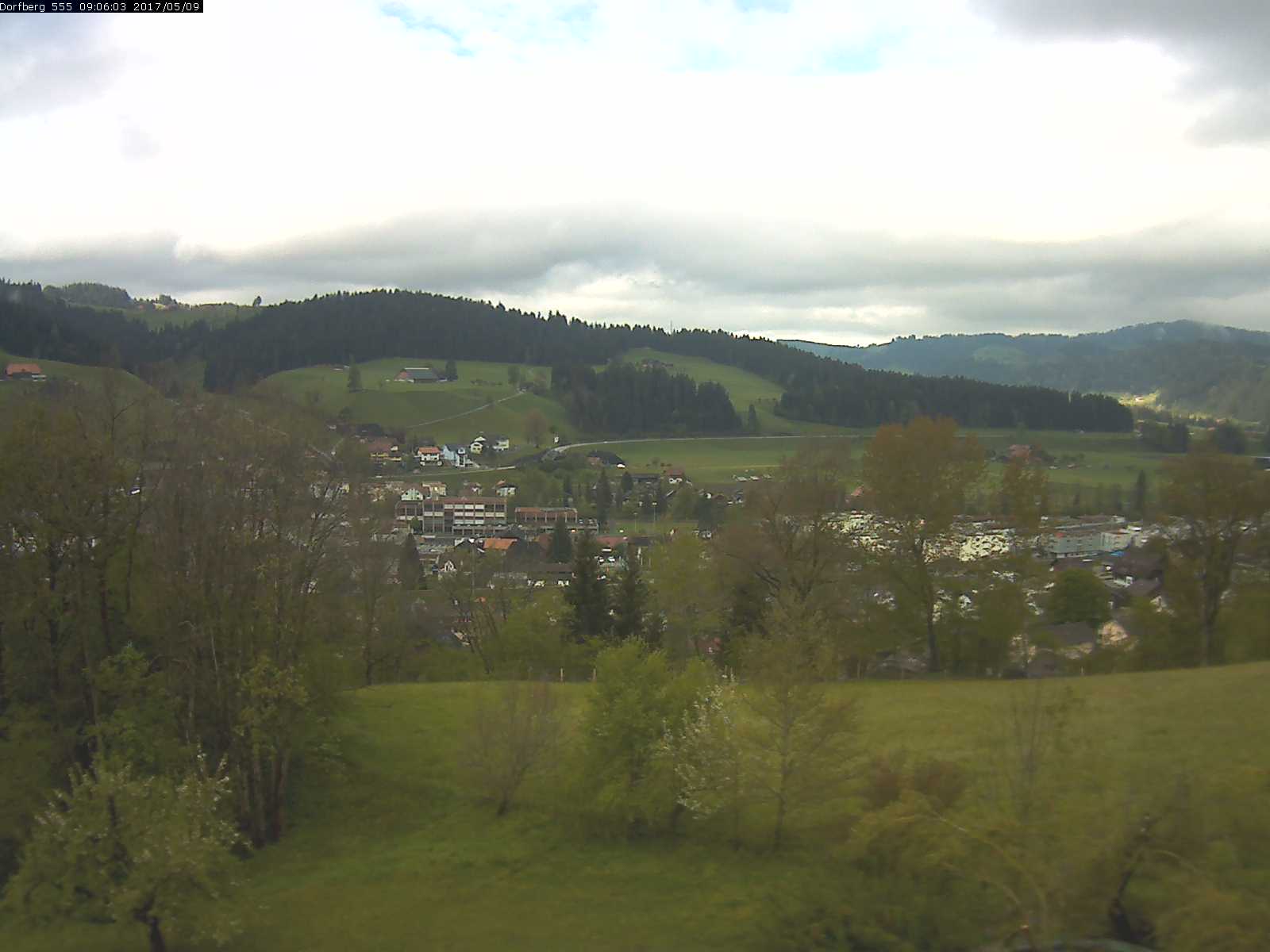 Webcam-Bild: Aussicht vom Dorfberg in Langnau 20170509-090601