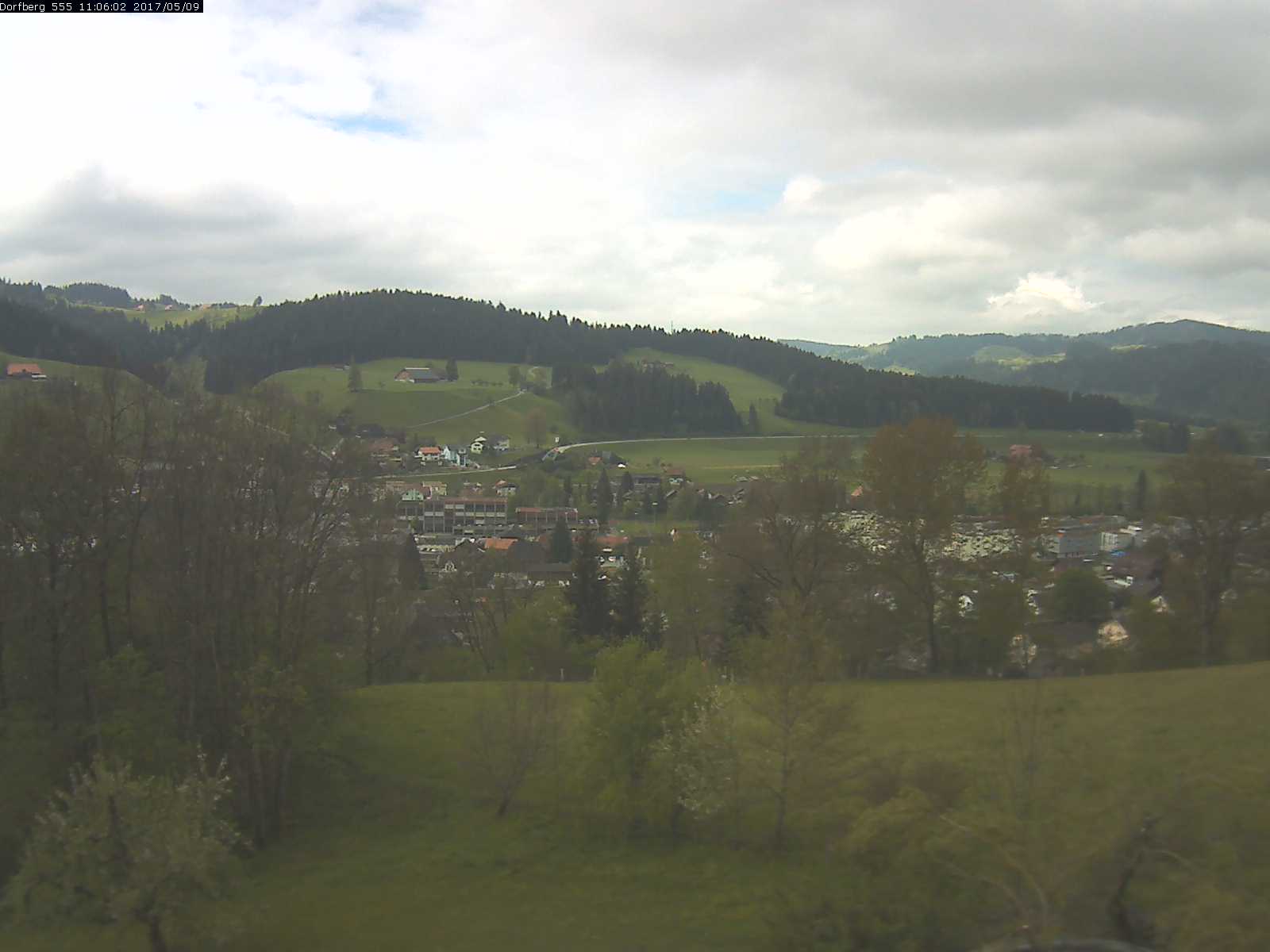 Webcam-Bild: Aussicht vom Dorfberg in Langnau 20170509-110601