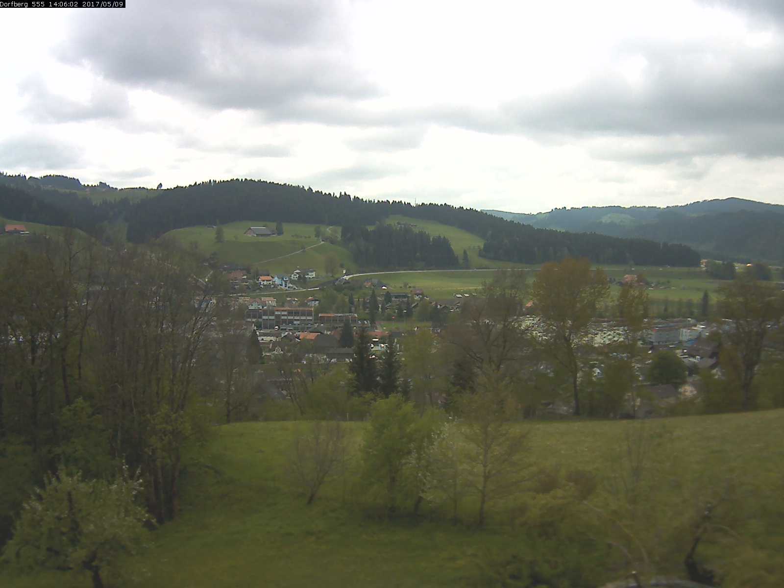 Webcam-Bild: Aussicht vom Dorfberg in Langnau 20170509-140601