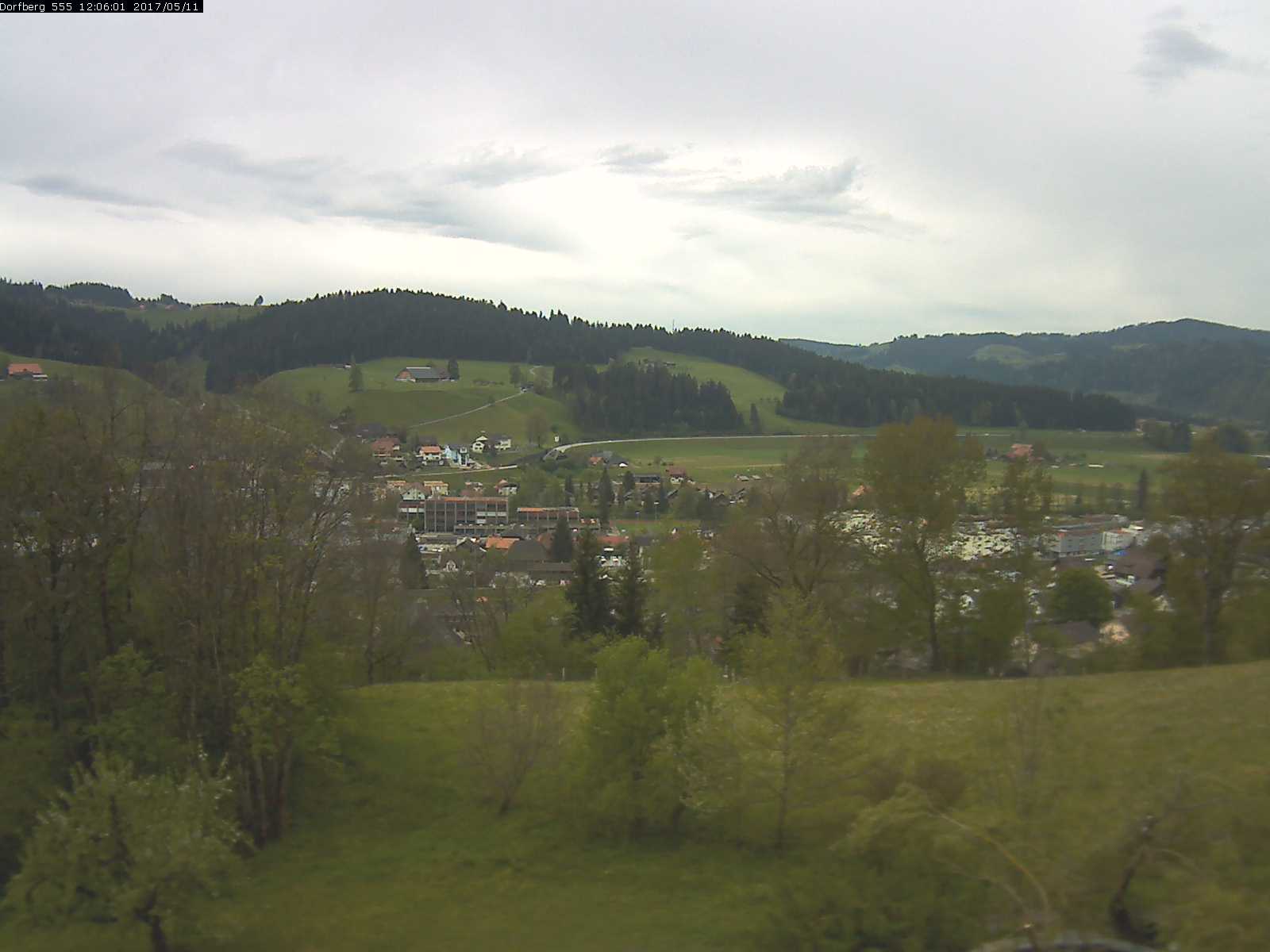 Webcam-Bild: Aussicht vom Dorfberg in Langnau 20170511-120601