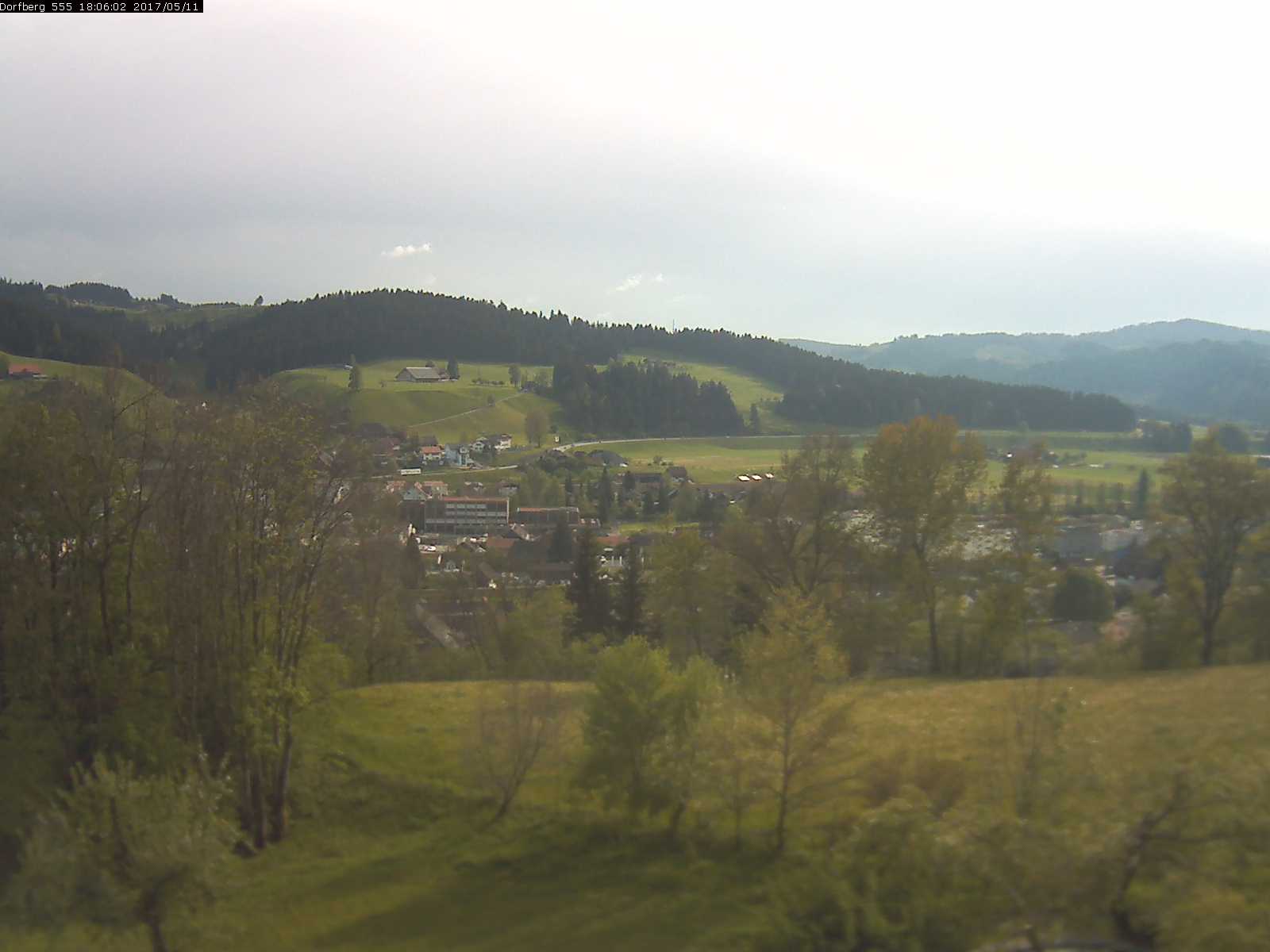 Webcam-Bild: Aussicht vom Dorfberg in Langnau 20170511-180601