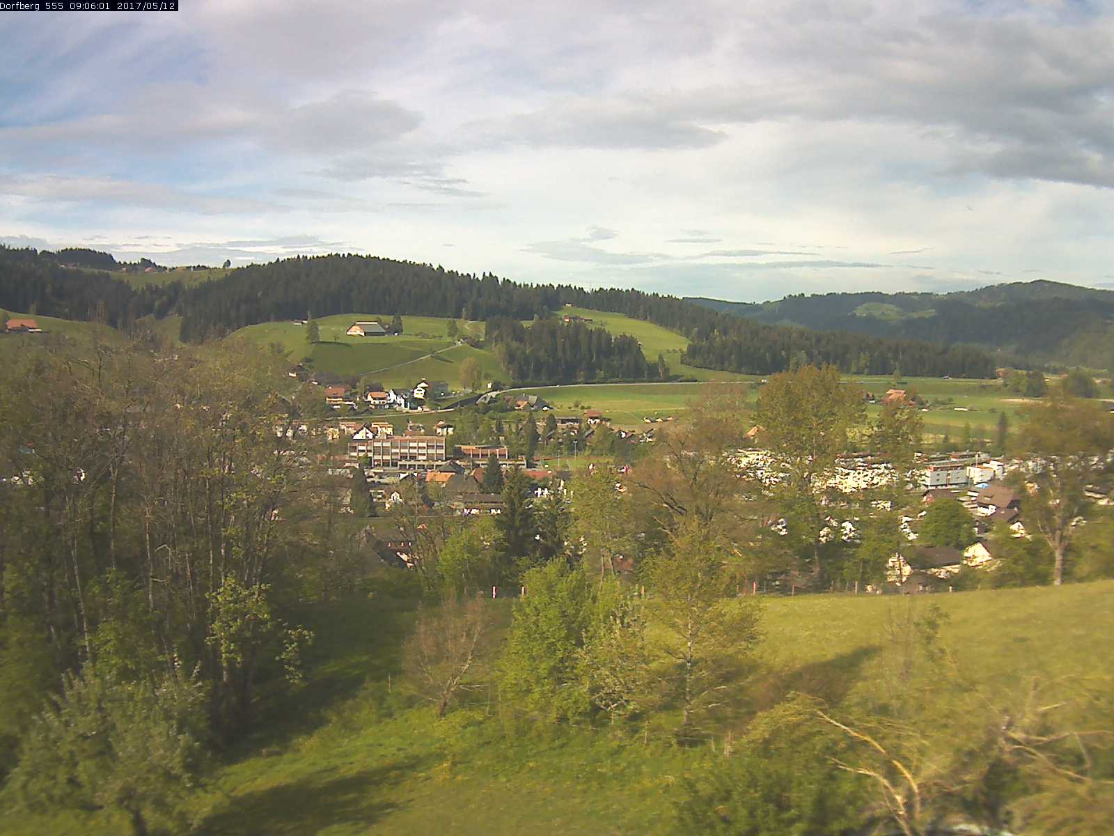 Webcam-Bild: Aussicht vom Dorfberg in Langnau 20170512-090601