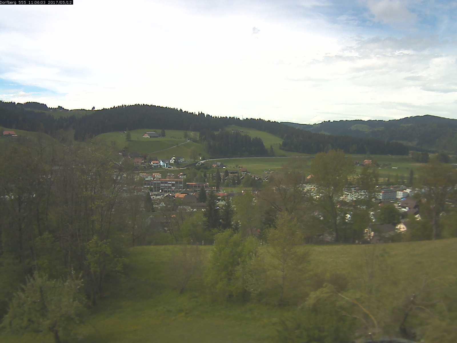 Webcam-Bild: Aussicht vom Dorfberg in Langnau 20170512-110601