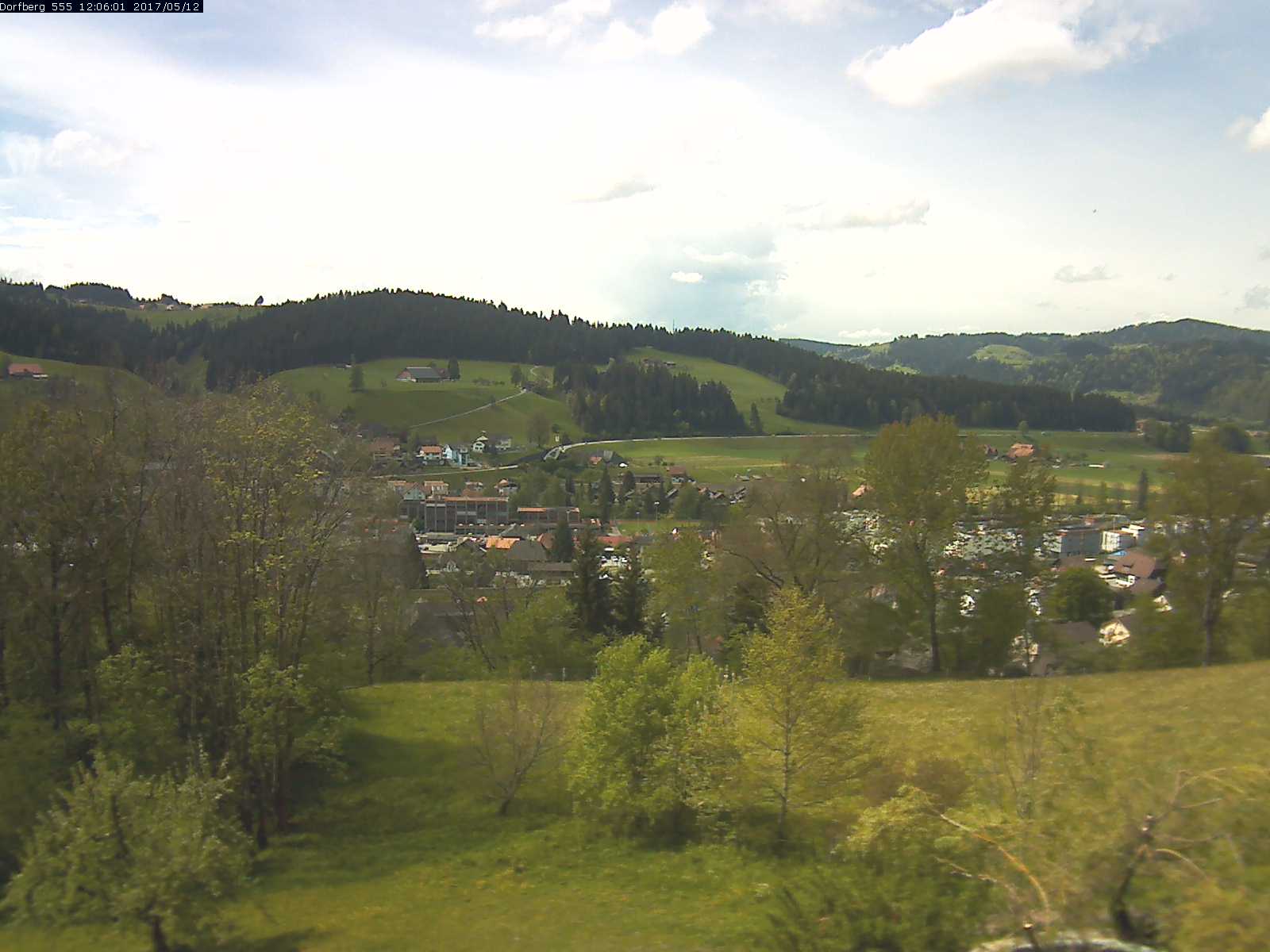 Webcam-Bild: Aussicht vom Dorfberg in Langnau 20170512-120601